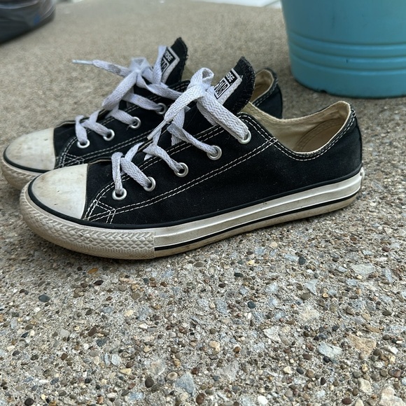 Converse Black and white sneakers size 3 youth - Picture 3 of 6